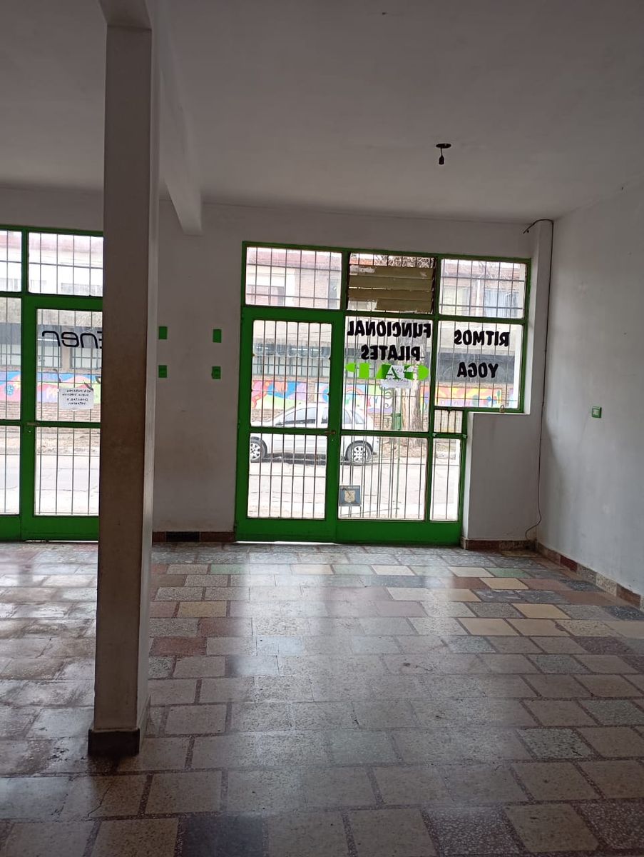 LOCAL COMERCIAL EN ALQUILER - MORON SUR - 6