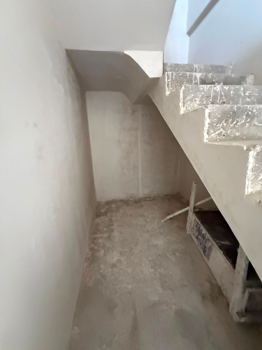 PRE VENTA DE DEPARTAMENTO TIPO DUPLEX DE 3 AMBIENTE CON COCHERA Y PATIO - CASTELAR SUR - 11