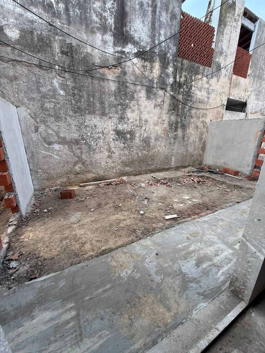 PRE VENTA DE DEPARTAMENTO TIPO DUPLEX DE 3 AMBIENTE CON COCHERA Y PATIO - CASTELAR SUR - 13