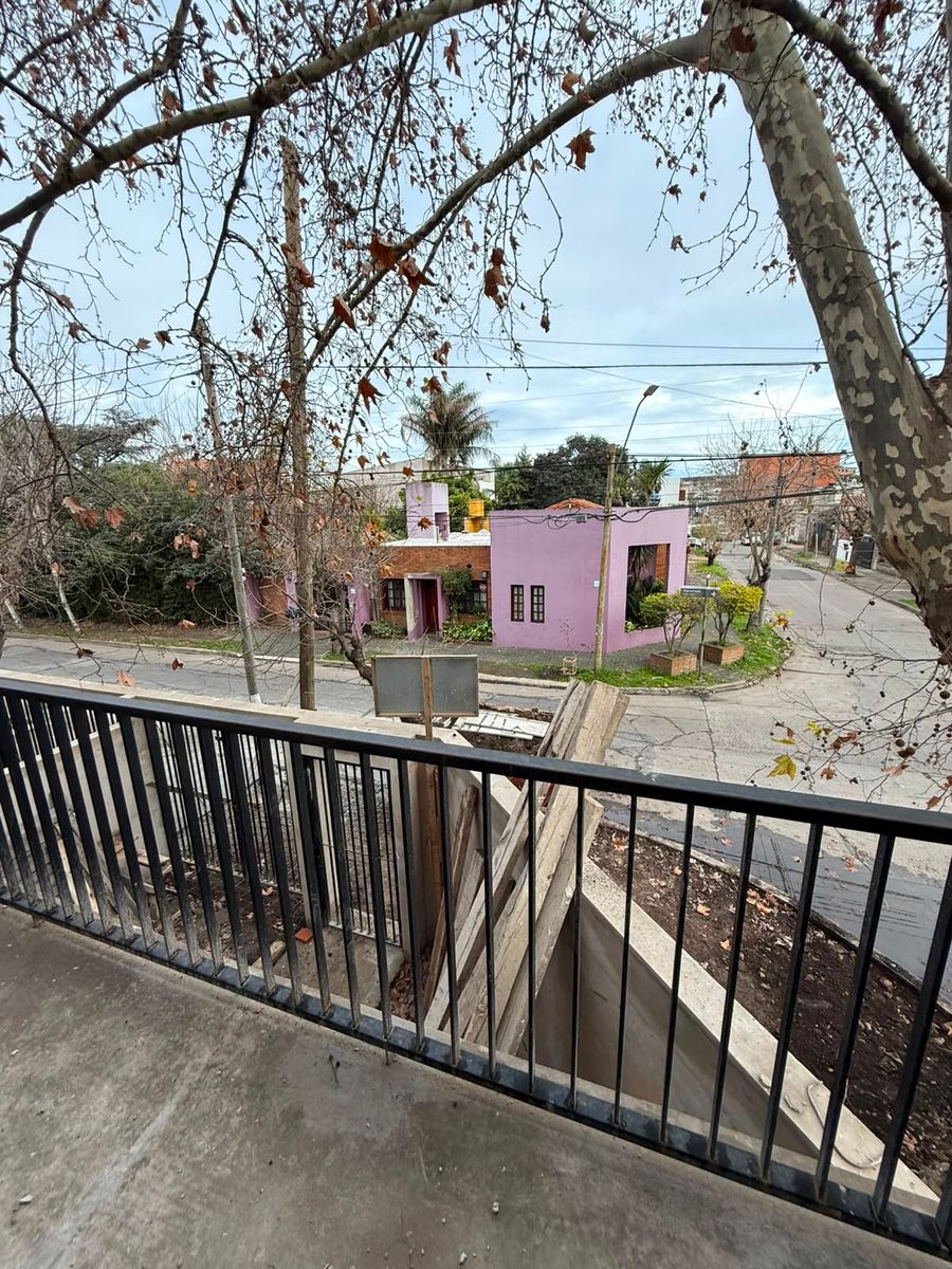 PRE VENTA DE DEPARTAMENTO TIPO DUPLEX DE 3 AMBIENTE CON COCHERA Y PATIO - CASTELAR SUR - 14
