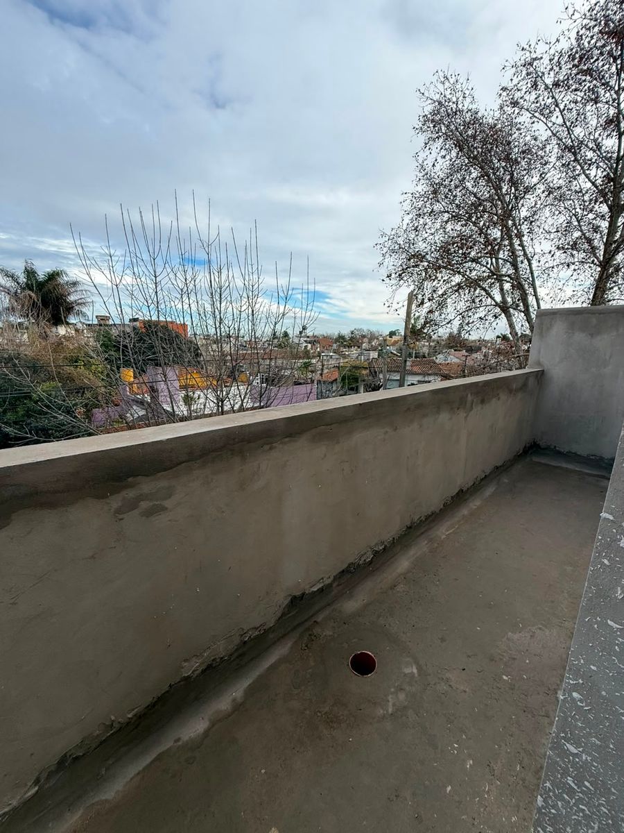 PRE VENTA DE DEPARTAMENTO TIPO DUPLEX DE 3 AMBIENTE CON COCHERA Y PATIO - CASTELAR SUR - 22