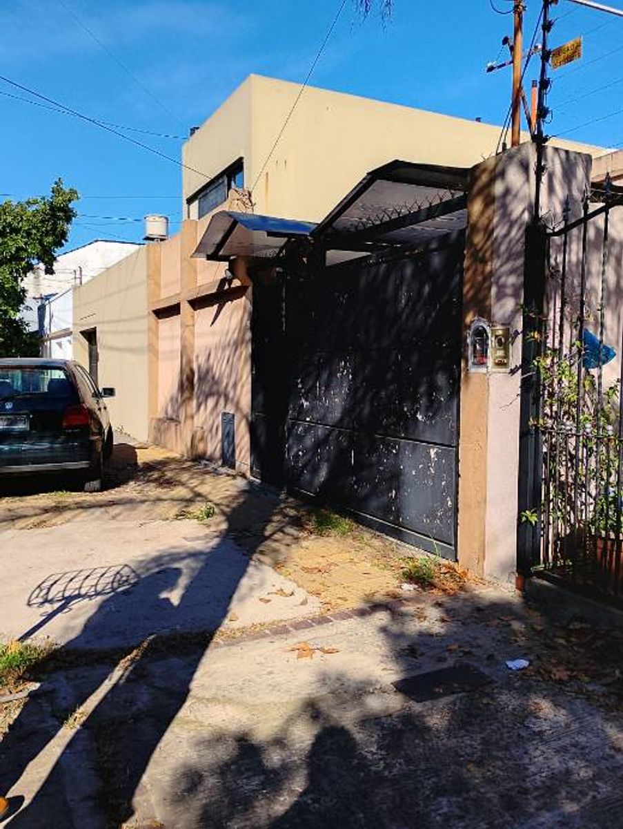 CASA DE 4 AMBIENTES EN HAEDO - 2