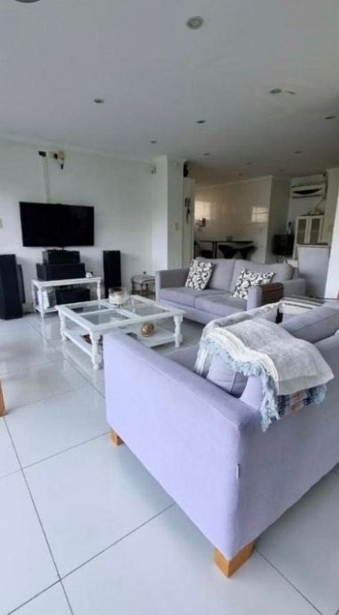 CASA DE CATEROGIA DE 5 AMBIENTES A LA VENTA EN HAEDO - 11