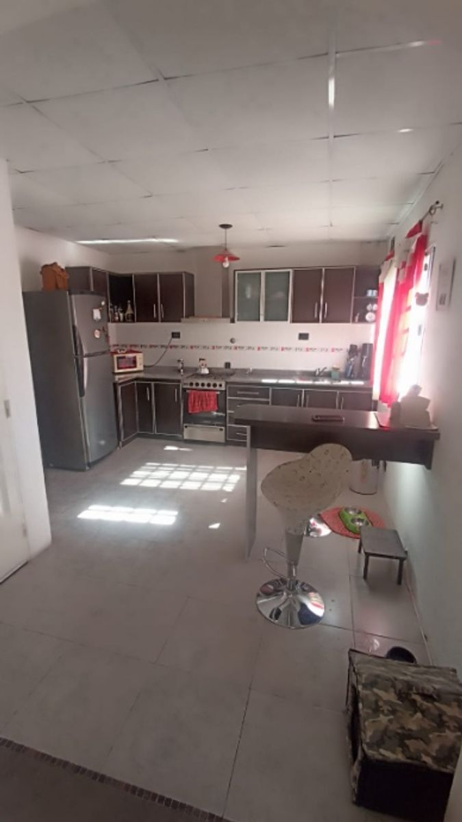 CASA IDEAL DOS/TRES FAMILIAS DESARROLLADA EN TRES PARTES - 6