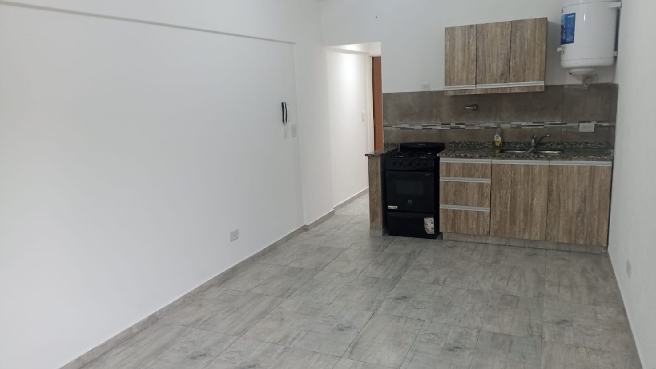 DEPARTAMENTO DE 2 AMBIENTES CON DISPOSICION AL FRENTE EN ALQUILER - 2