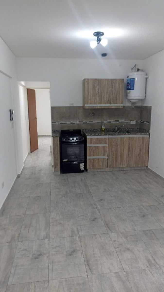 DEPARTAMENTO DE 2 AMBIENTES CON DISPOSICION AL FRENTE EN ALQUILER - 4
