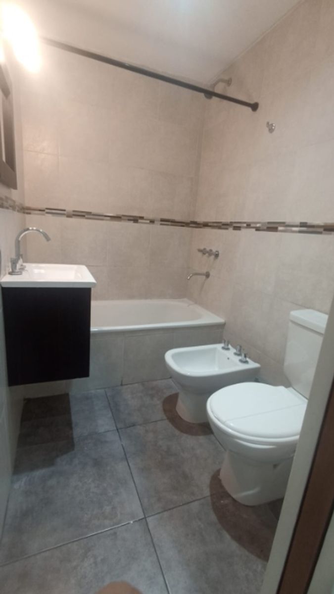 DEPARTAMENTO DE 2 AMBIENTES CON DISPOSICION AL FRENTE EN ALQUILER - 5