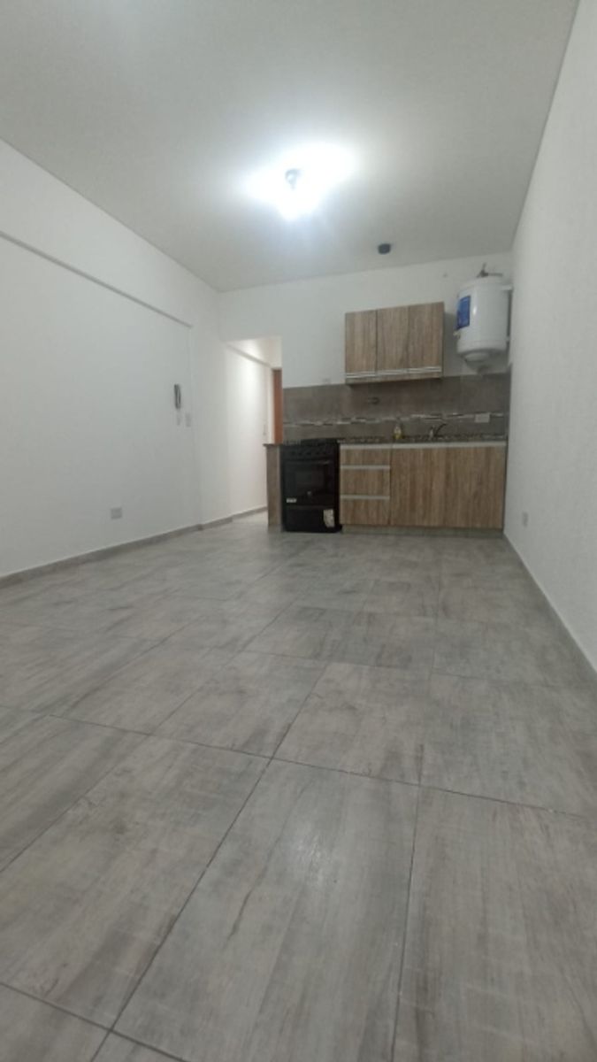 DEPARTAMENTO DE 2 AMBIENTES CON DISPOSICION AL FRENTE EN ALQUILER - 6
