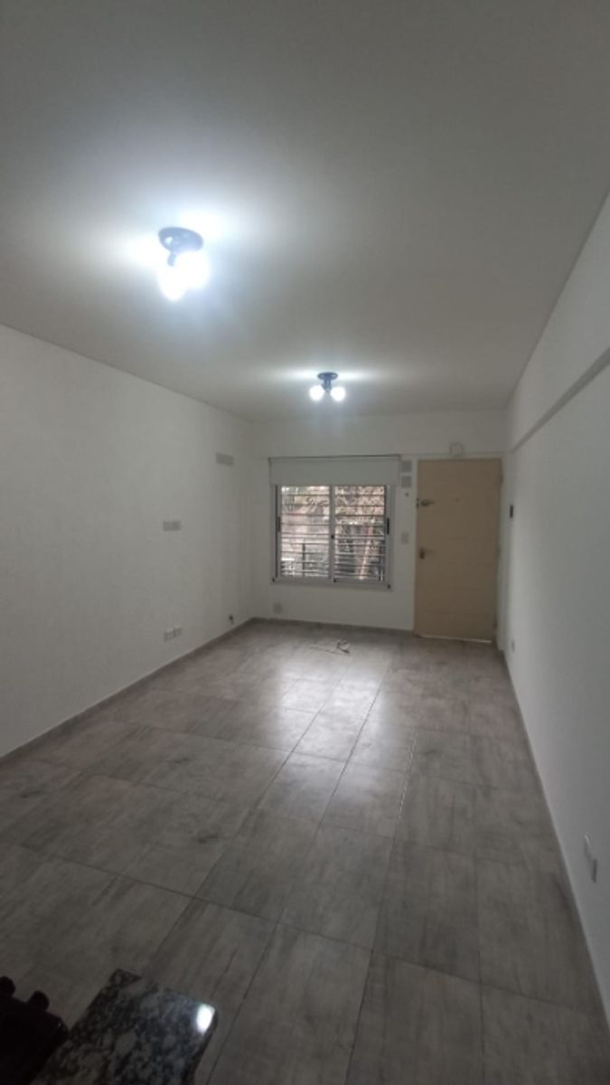 DEPARTAMENTO DE 2 AMBIENTES CON DISPOSICION AL FRENTE EN ALQUILER - 7
