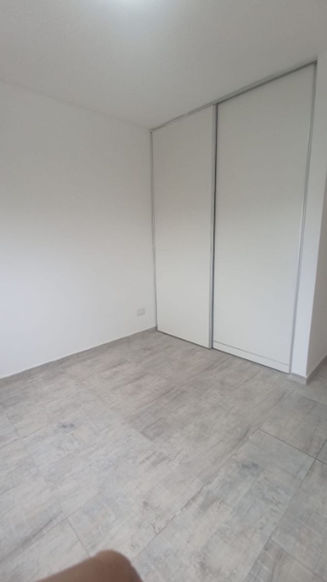 DEPARTAMENTO DE 2 AMBIENTES CON DISPOSICION AL FRENTE EN ALQUILER - 14