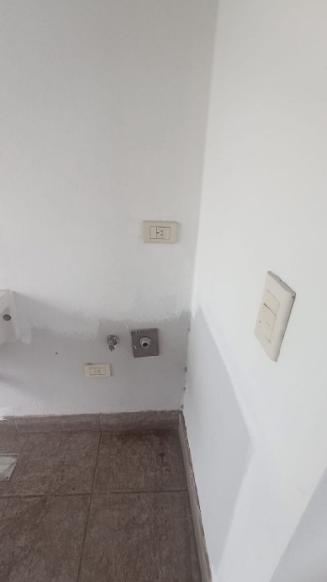 DEPARTAMENTO DE 2 AMBIENTES CON DISPOSICION AL FRENTE EN ALQUILER - 17