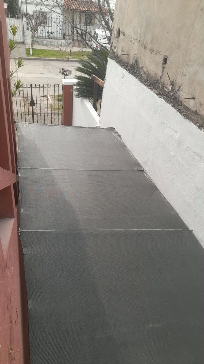 DEPARTAMENTO DE 3 AMBIENTES EN PRIMER PISO POR ESCALERA EN ALQUILER - MORON SUR