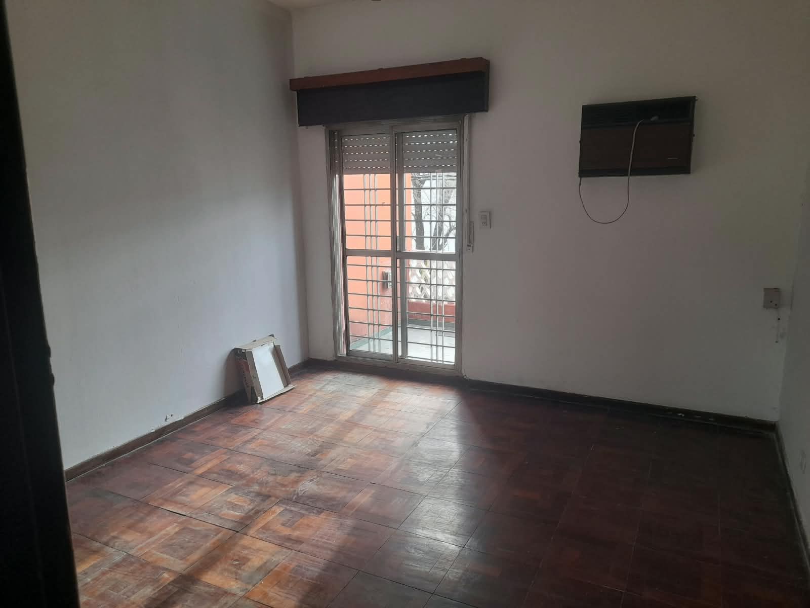 DEPARTAMENTO DE 3 AMBIENTES EN PRIMER PISO POR ESCALERA EN ALQUILER - MORON SUR — foto 2