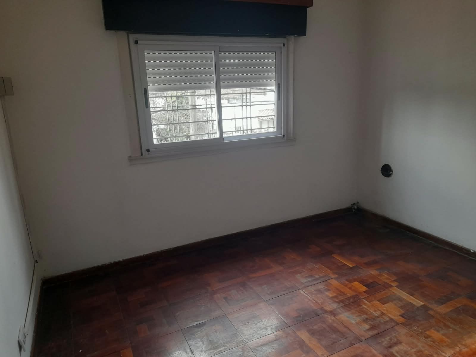 DEPARTAMENTO DE 3 AMBIENTES EN PRIMER PISO POR ESCALERA EN ALQUILER - MORON SUR — foto 3