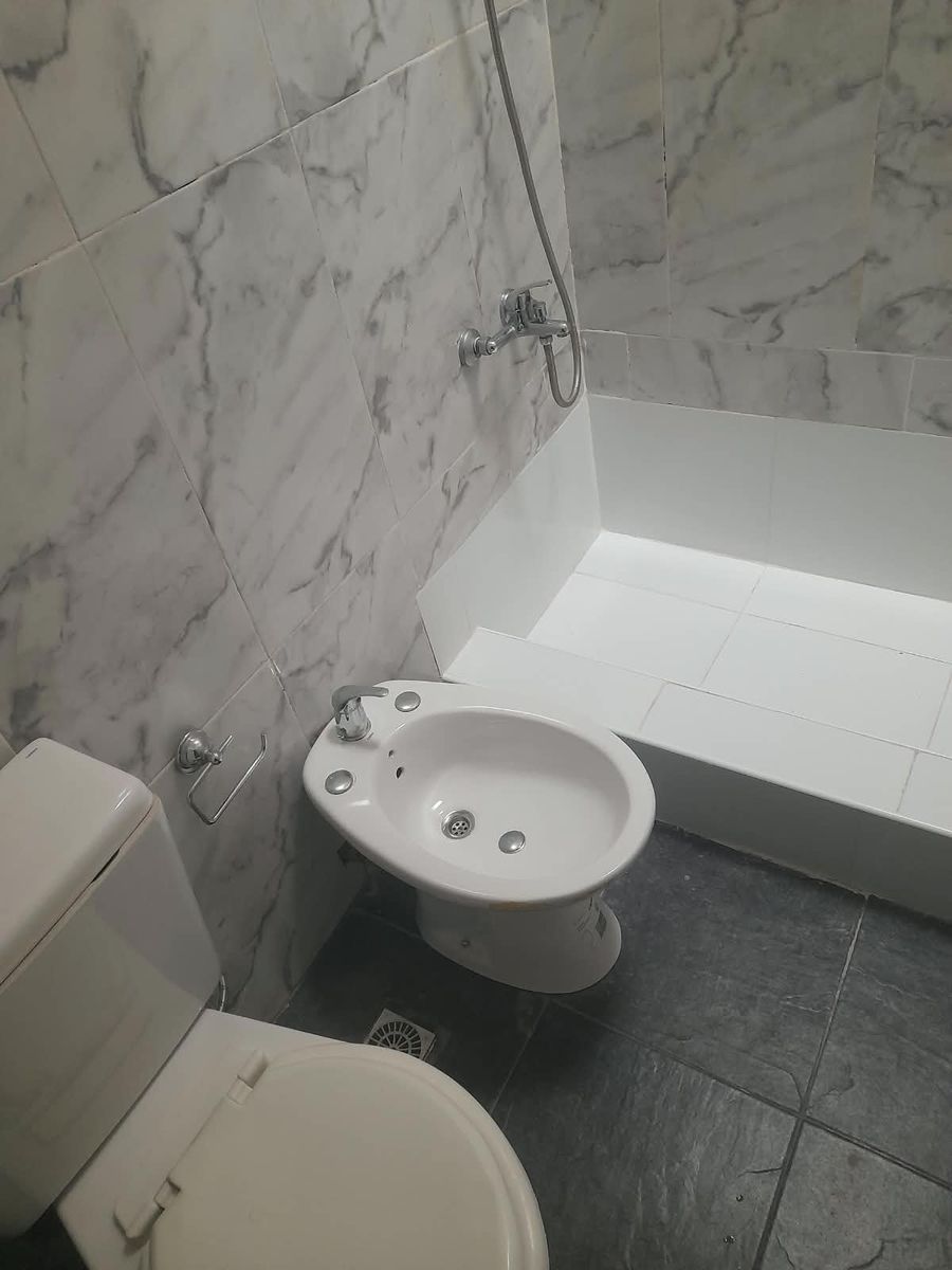 DEPARTAMENTO DE 3 AMBIENTES EN PRIMER PISO POR ESCALERA EN ALQUILER - MORON SUR — foto 4