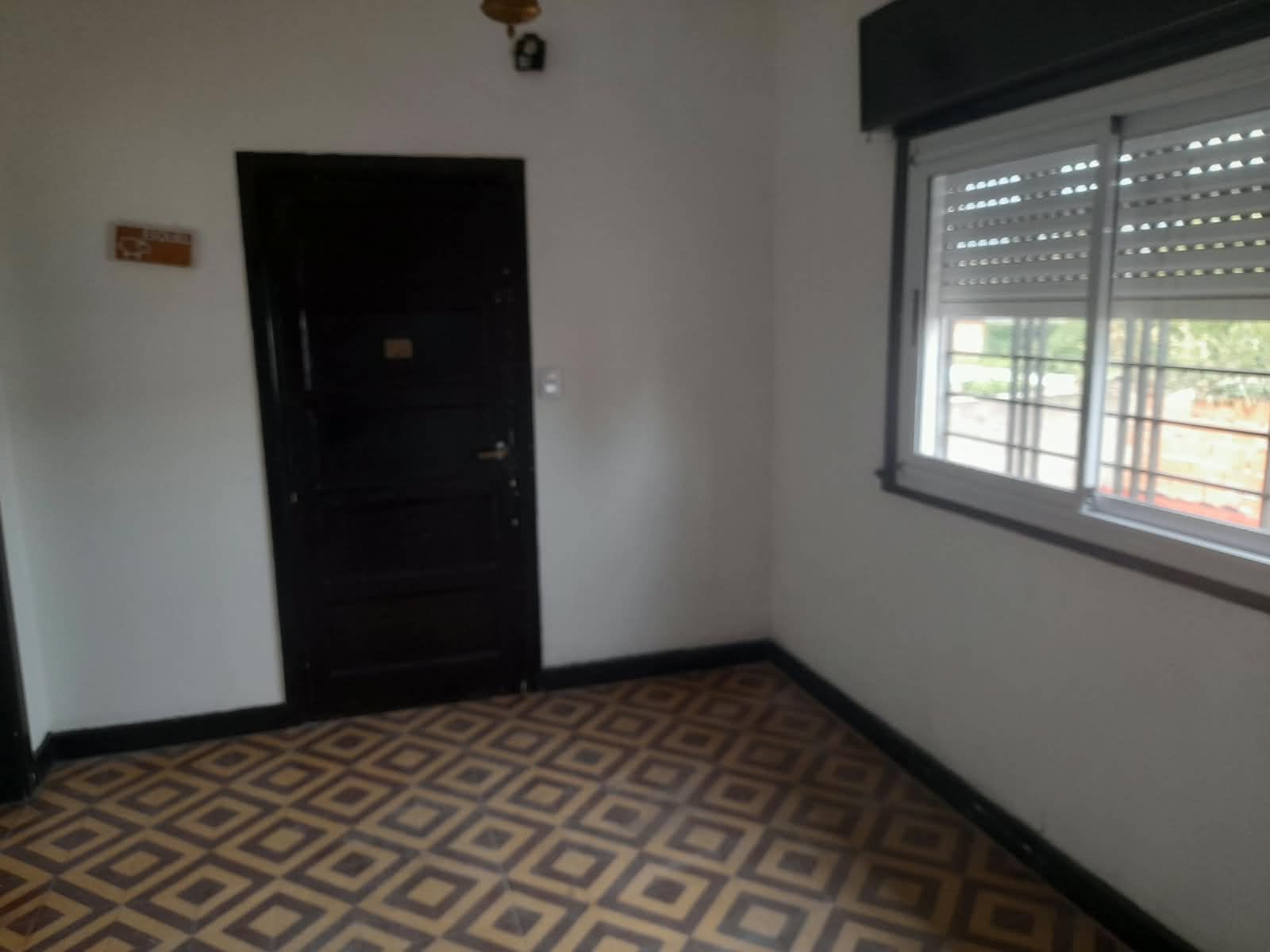 DEPARTAMENTO DE 3 AMBIENTES EN PRIMER PISO POR ESCALERA EN ALQUILER - MORON SUR — foto 5