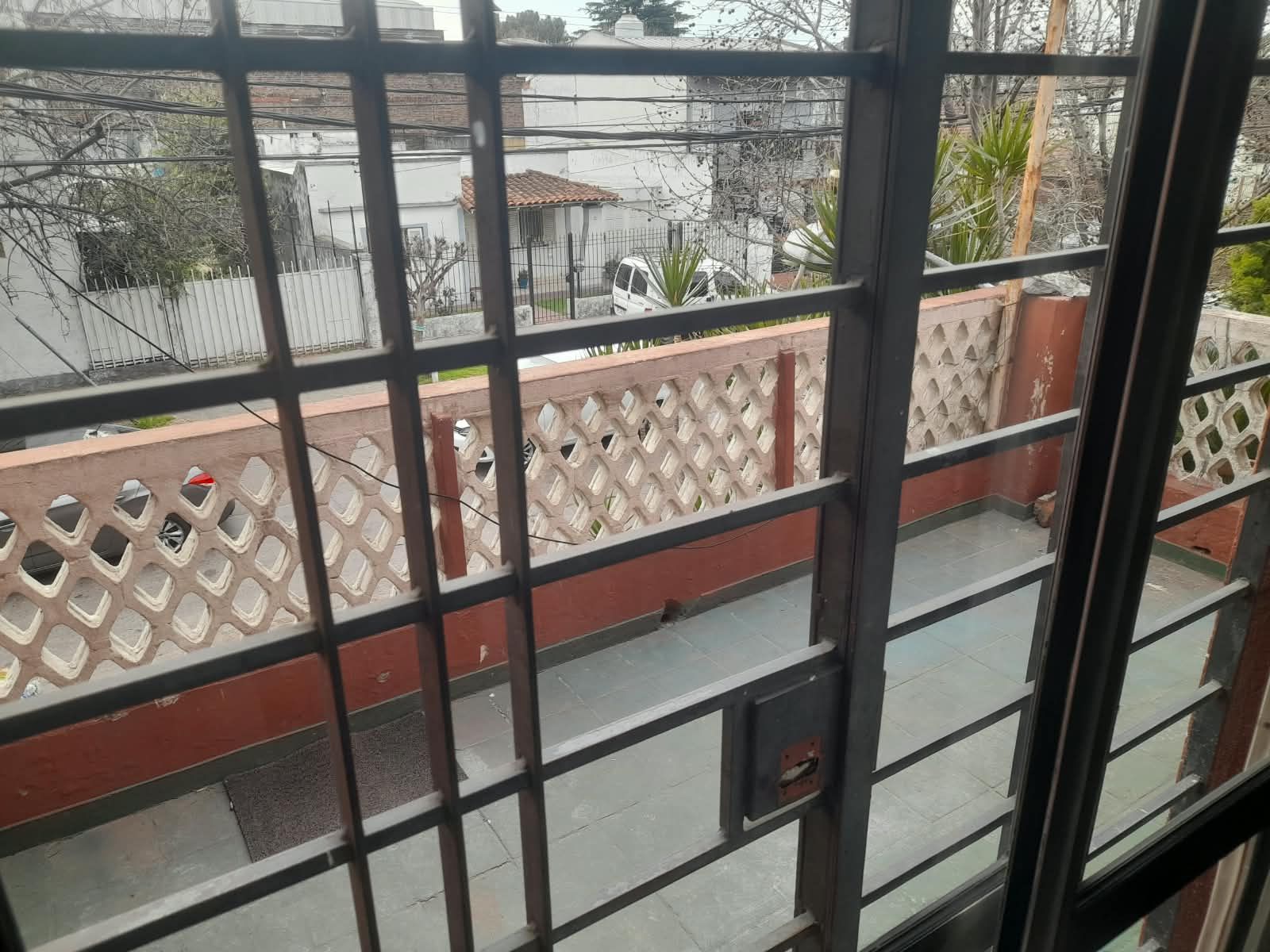 DEPARTAMENTO DE 3 AMBIENTES EN PRIMER PISO POR ESCALERA EN ALQUILER - MORON SUR — foto 7