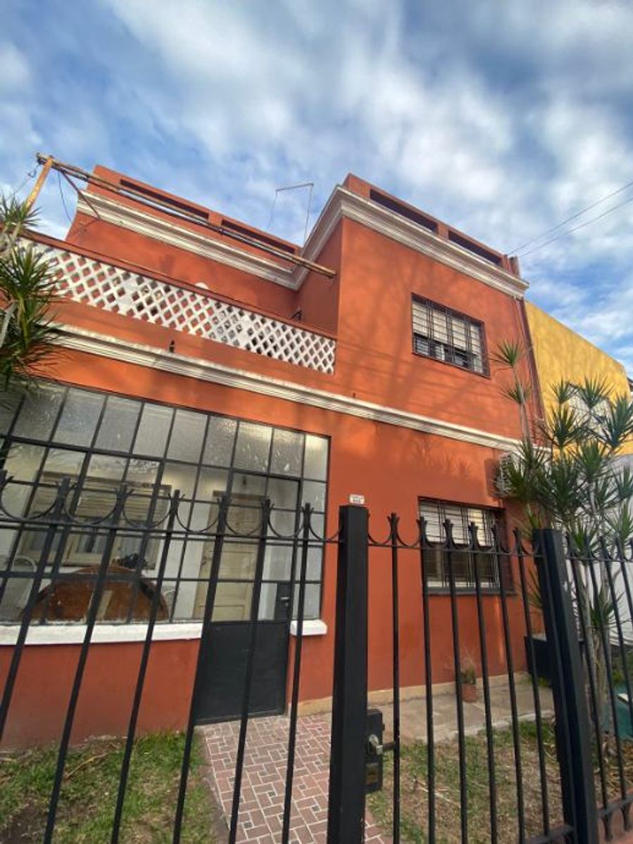 DEPARTAMENTO DE 3 AMBIENTES EN PRIMER PISO POR ESCALERA EN ALQUILER - MORON SUR — foto 10