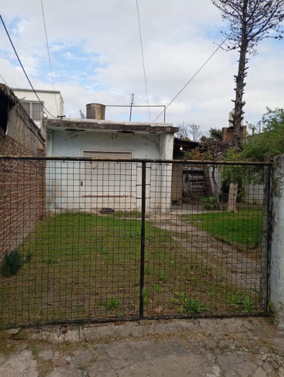 CASA DE 2 AMBIENTES A REFACCIONAR EN VENTA - 1