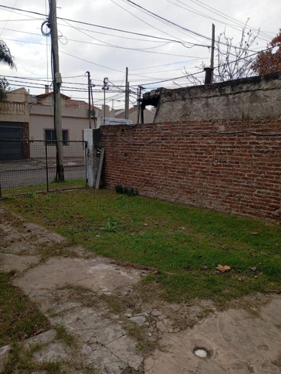 CASA DE 2 AMBIENTES A REFACCIONAR EN VENTA - 4