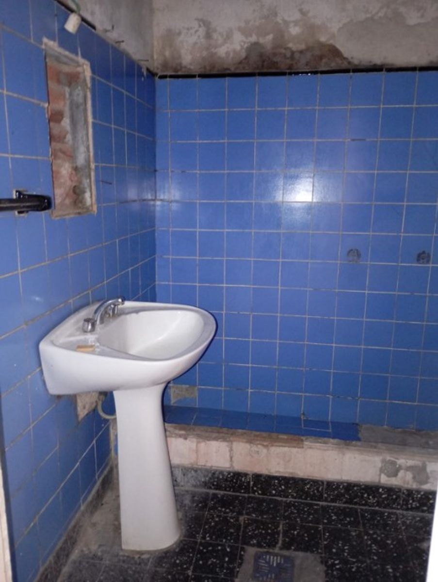 CASA DE 2 AMBIENTES A REFACCIONAR EN VENTA - 7