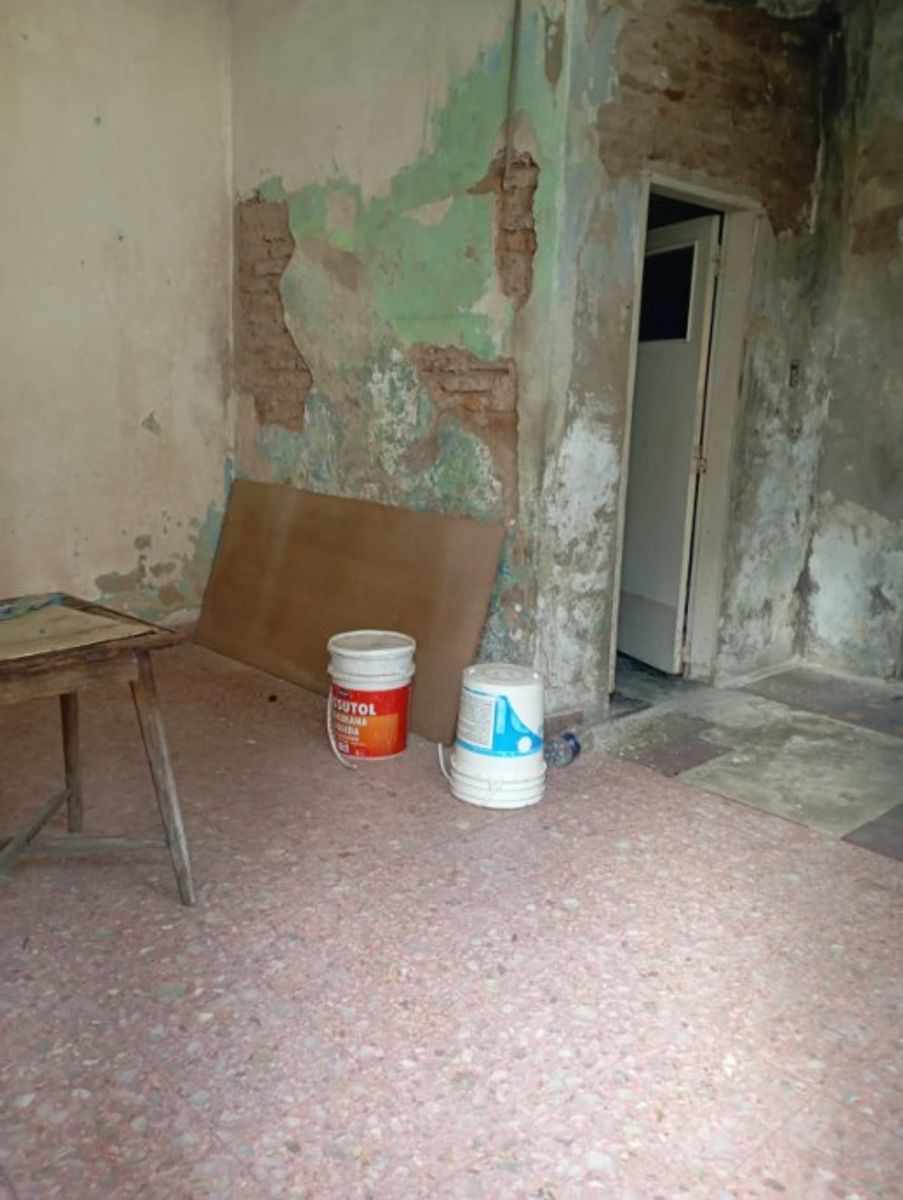 CASA DE 2 AMBIENTES A REFACCIONAR EN VENTA - 8