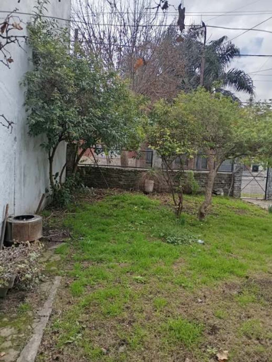 CASA DE 2 AMBIENTES A REFACCIONAR EN VENTA - 9