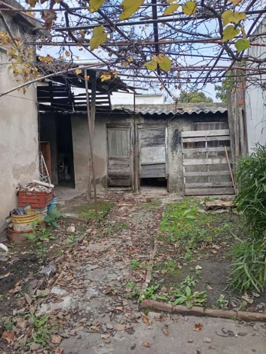 CASA DE 2 AMBIENTES A REFACCIONAR EN VENTA - 11