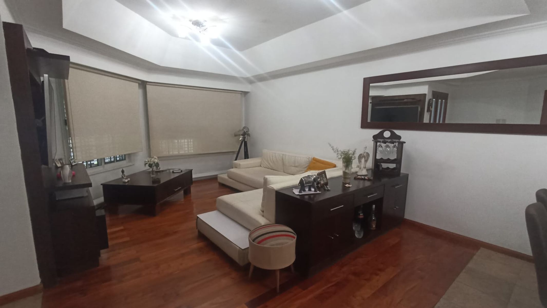 IMPACTANTE CHALET 6 AMBIENTES | 4 DORMITORIOS | PILETA | GARAGE 2 AUTOS EN VENTA - VILLA LUZURIAGA — foto 7