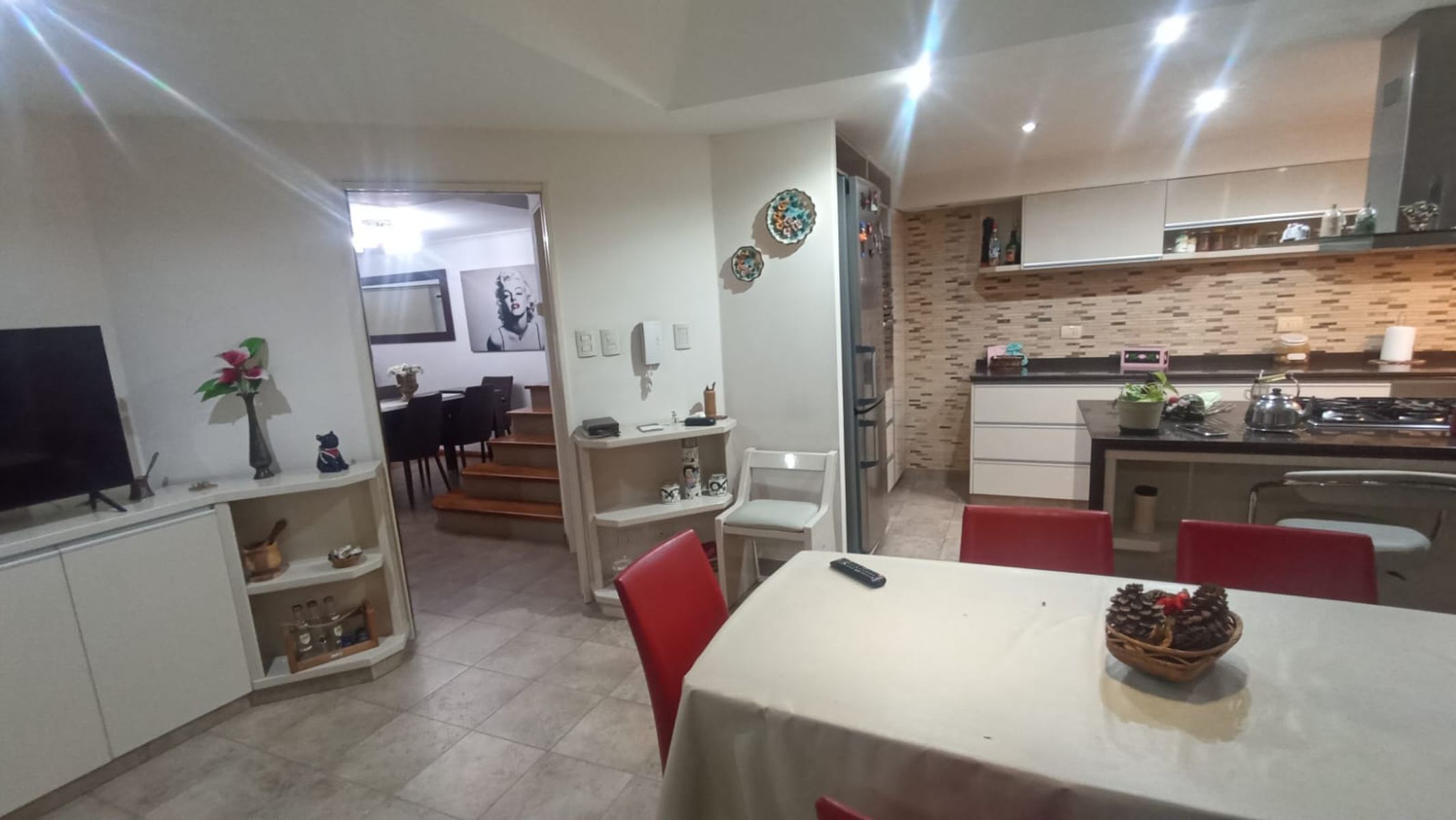 IMPACTANTE CHALET 6 AMBIENTES | 4 DORMITORIOS | PILETA | GARAGE 2 AUTOS EN VENTA - VILLA LUZURIAGA — foto 12