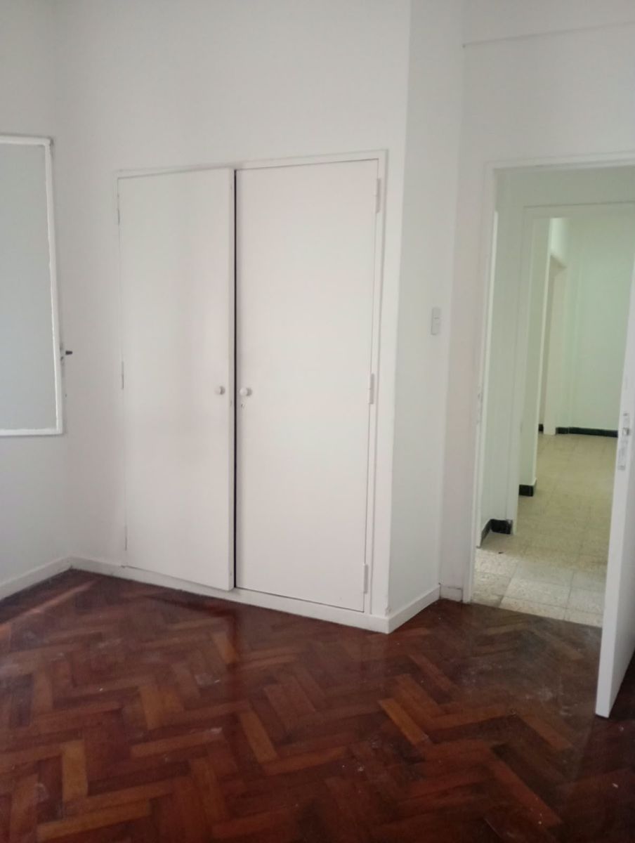 EXCELENTE DEPARTAMENTO DE 3 AMBIENTES AMPLIOS AMBIENTES CON GRAN ILUMINACION — foto 2