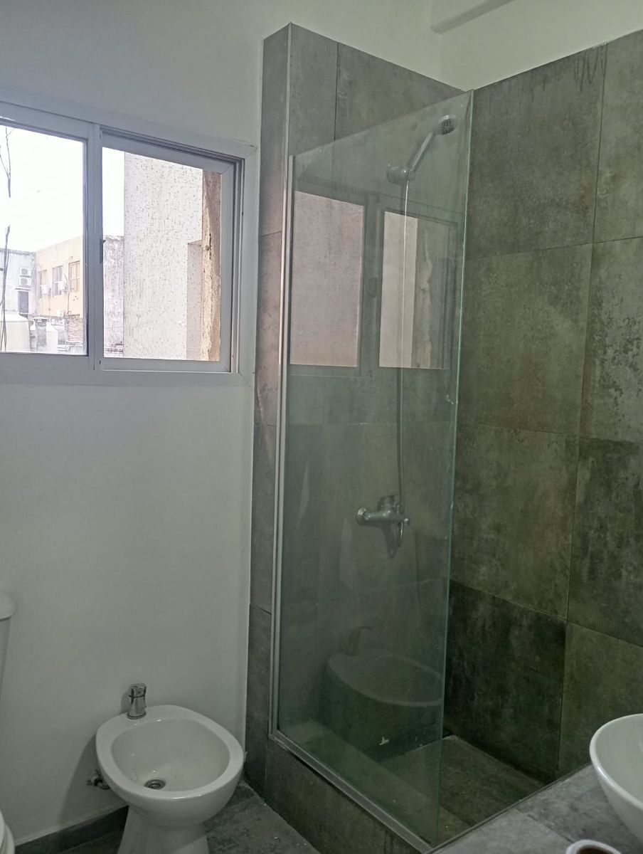 EXCELENTE DEPARTAMENTO DE 3 AMBIENTES AMPLIOS AMBIENTES CON GRAN ILUMINACION — foto 8