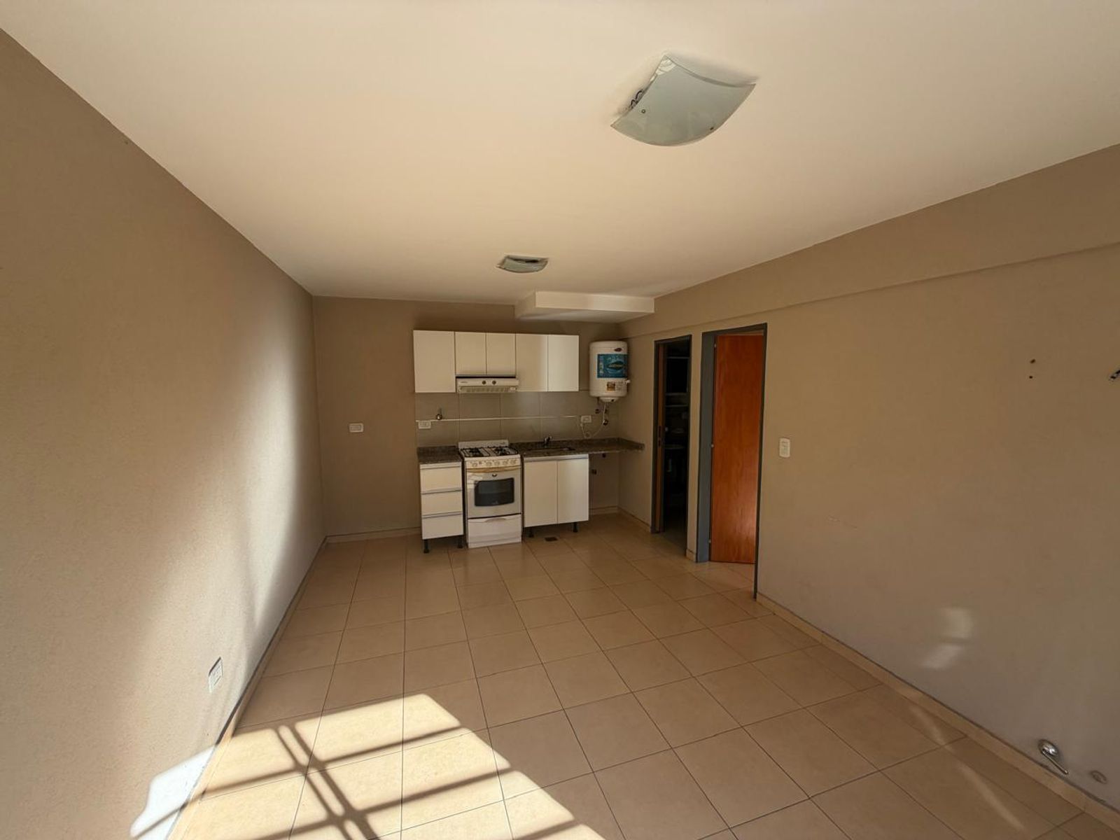 EXCELENTE DEPARTAMENTO DE 2 AMBIENTES CON COCHER Y TERRAZA EN VENTA - MORON SUR — foto 6