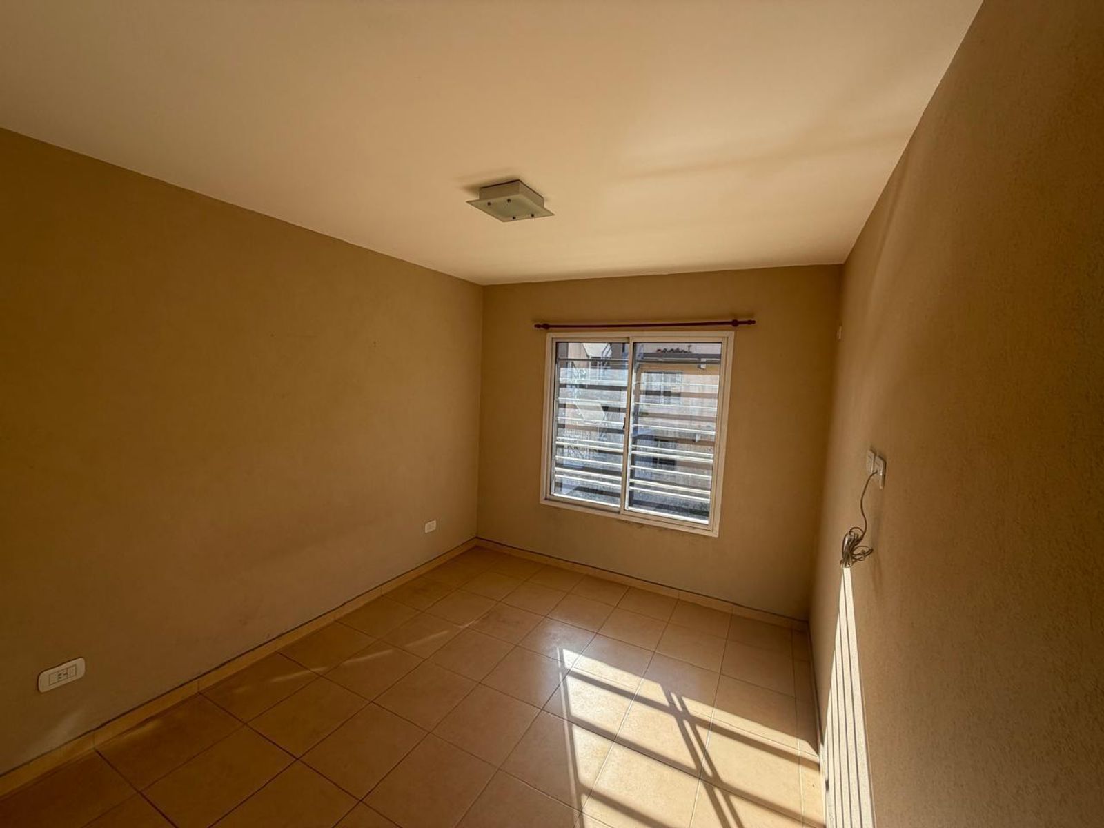 EXCELENTE DEPARTAMENTO DE 2 AMBIENTES CON COCHER Y TERRAZA EN VENTA - MORON SUR — foto 9