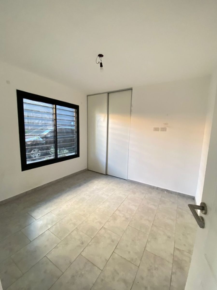 DEPARTAMENTO DE 2 AMBIENTES CON COCHERA EN ALQUILER - MORON SUR — foto 3