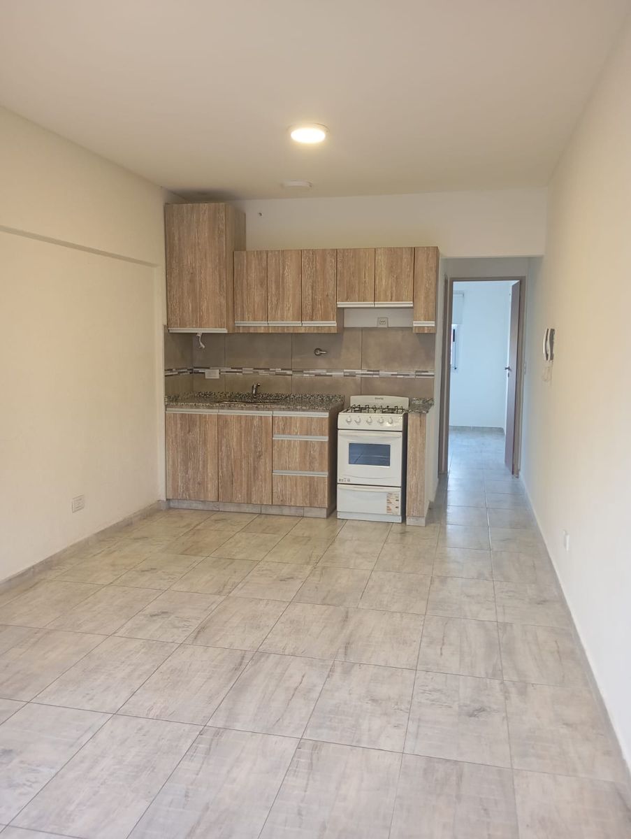 DEPARTAMENTO DE 2 AMBIENTES EN ALQUILER - MORON SUR - 6