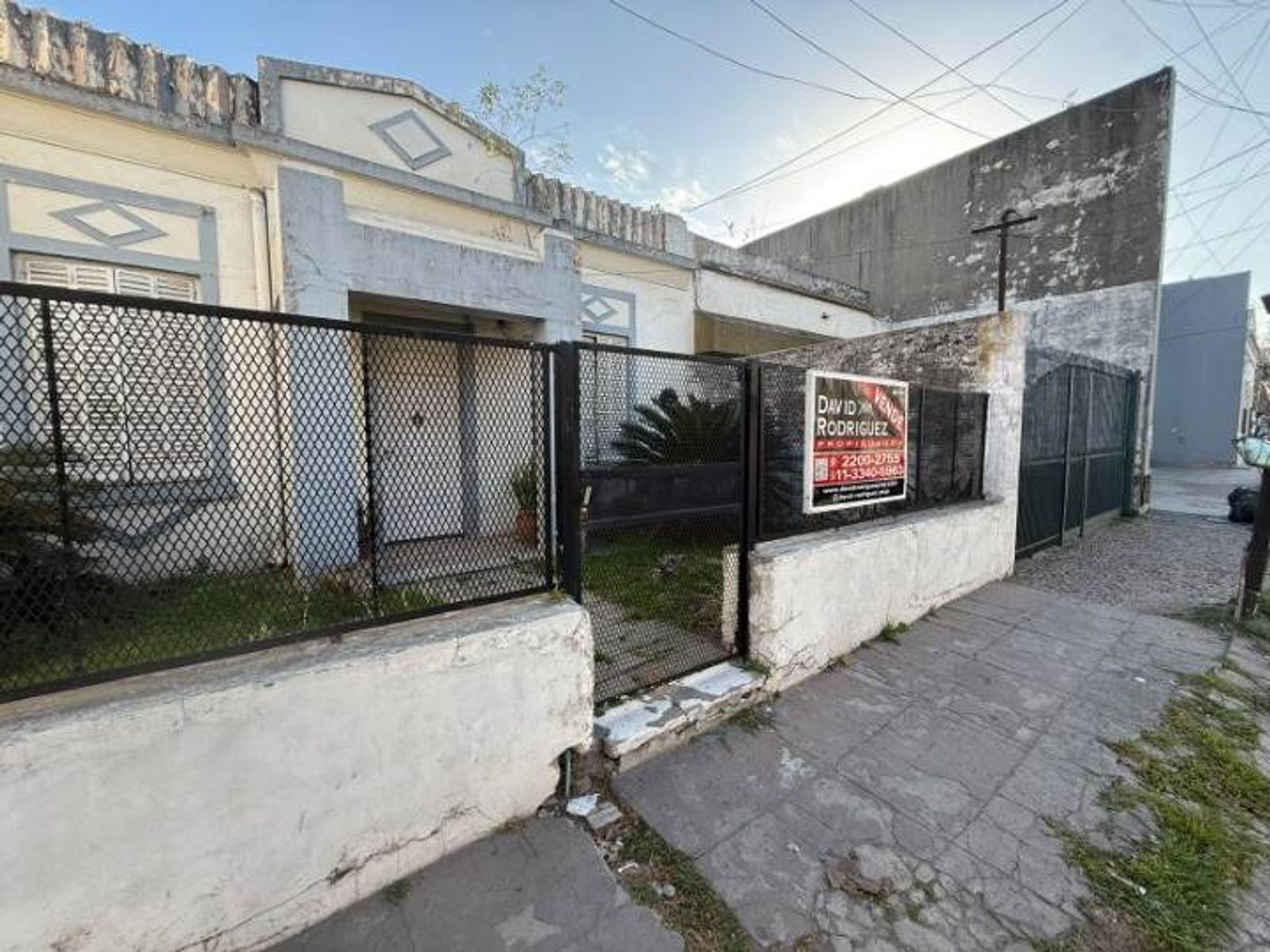 CASA A REFACCIONAR DE 4 AMBIENTES - 1