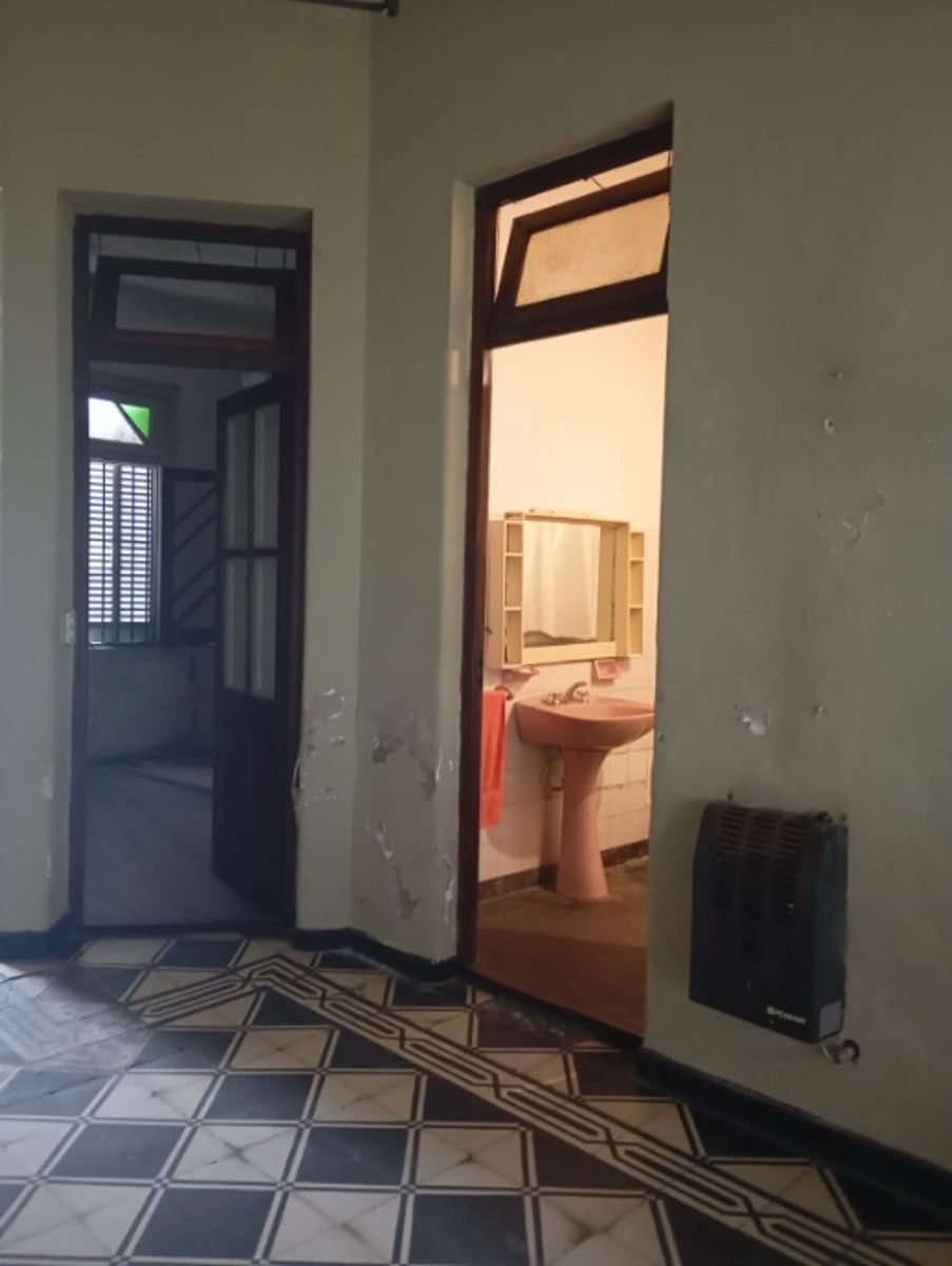 CASA A REFACCIONAR DE 4 AMBIENTES - 4