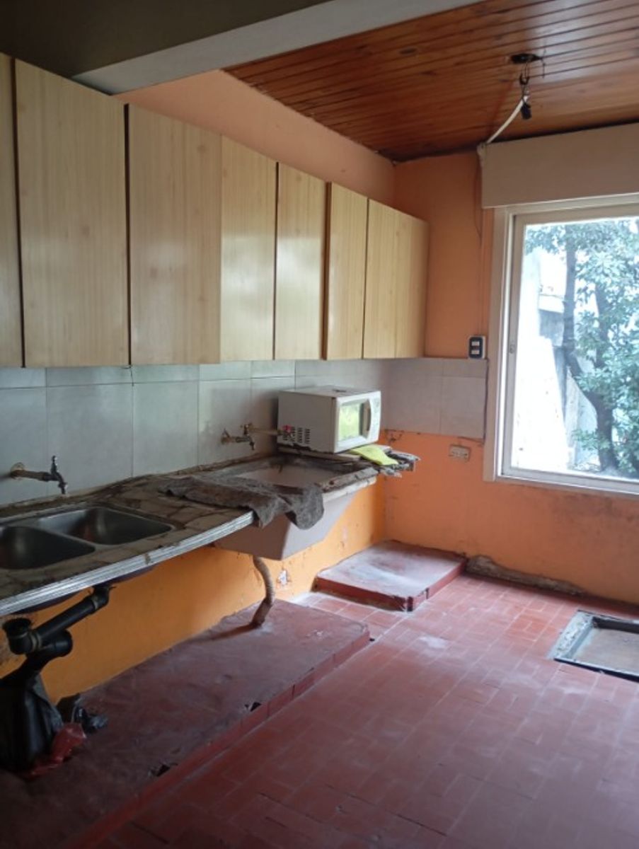 CASA A REFACCIONAR DE 4 AMBIENTES - 6