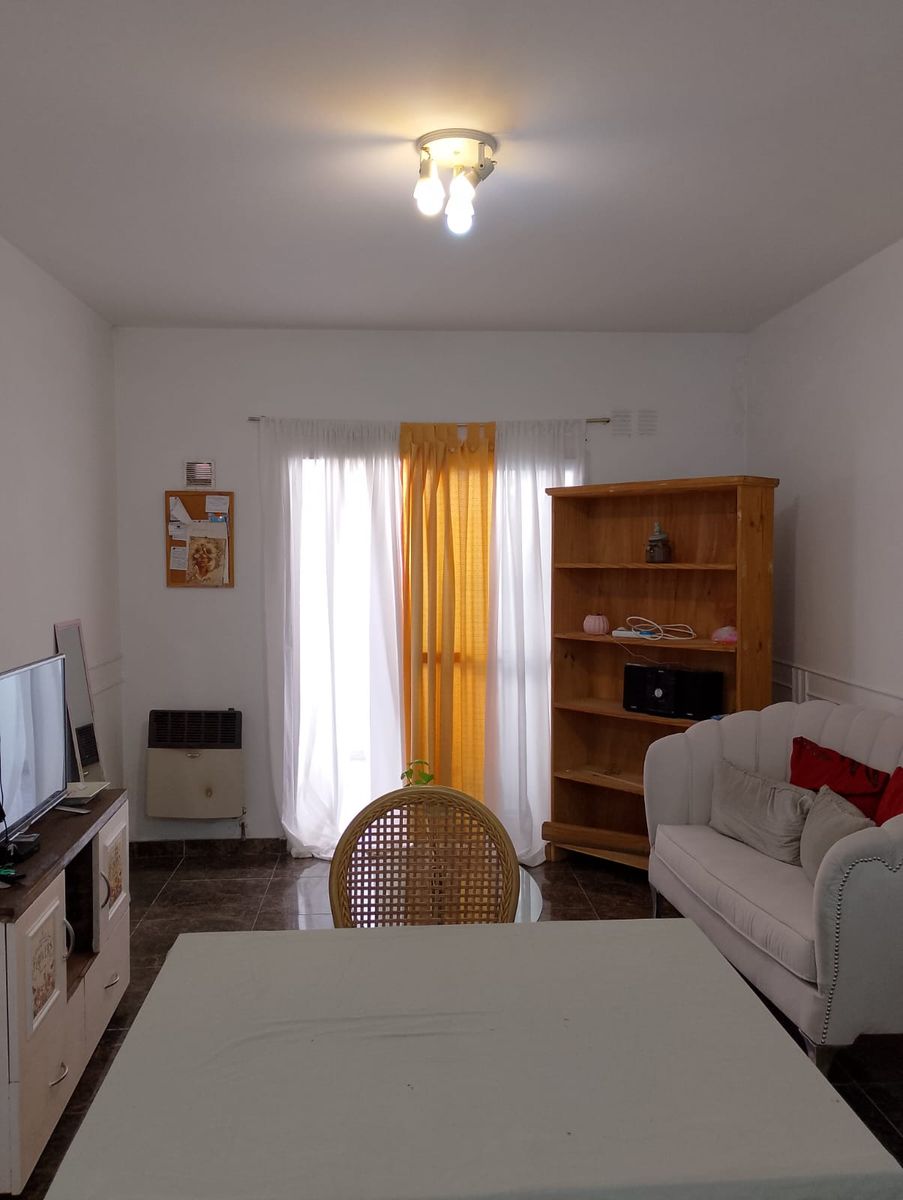 DEPARTAMENTO DE 2 AMBIENTES CON COCHERA - 5