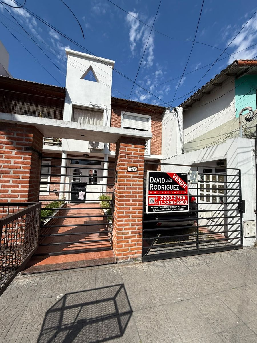 DEPARTAMENTO DE 2 AMBIENTES CON COCHERA - 12