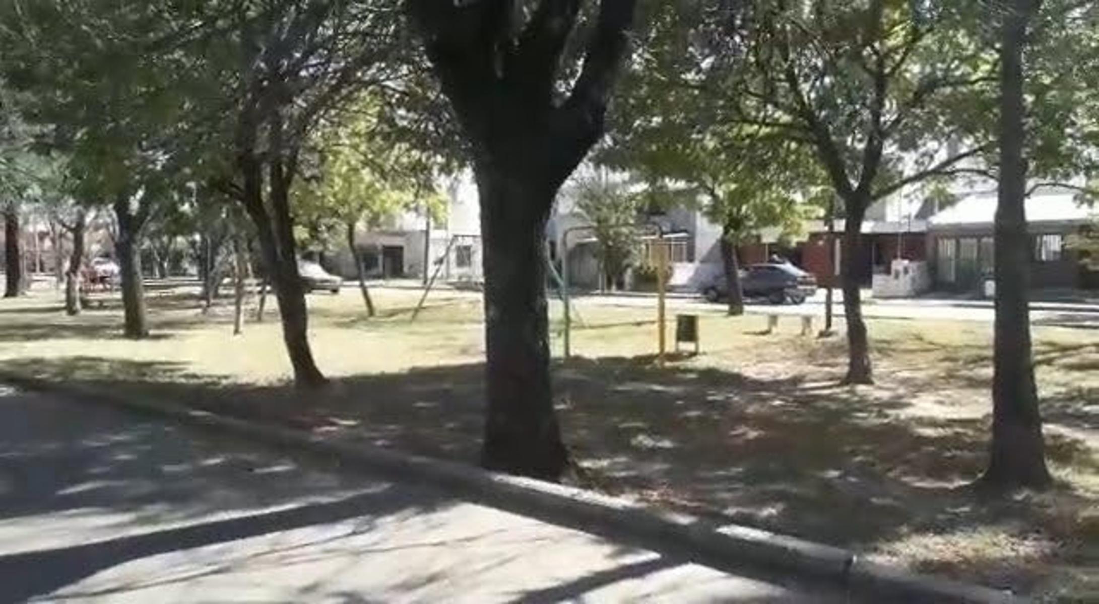 EL TREBOL, FRENTE ESPACIO VERDE, 3 DORMITORIOS, EXCELENTE ESTADO, COCHERA DOBLE — foto 4