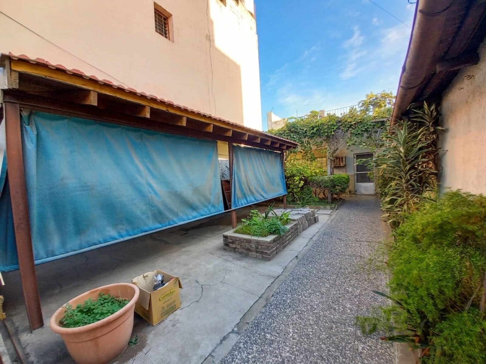 Casa en venta en La Tablada, gran terreno — foto 2