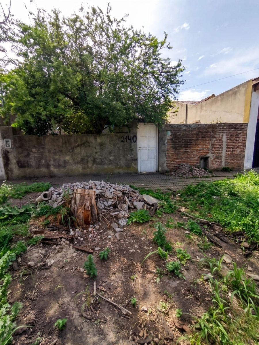 Terreno con casa prefabricada ubicada en Aldo Bonzi