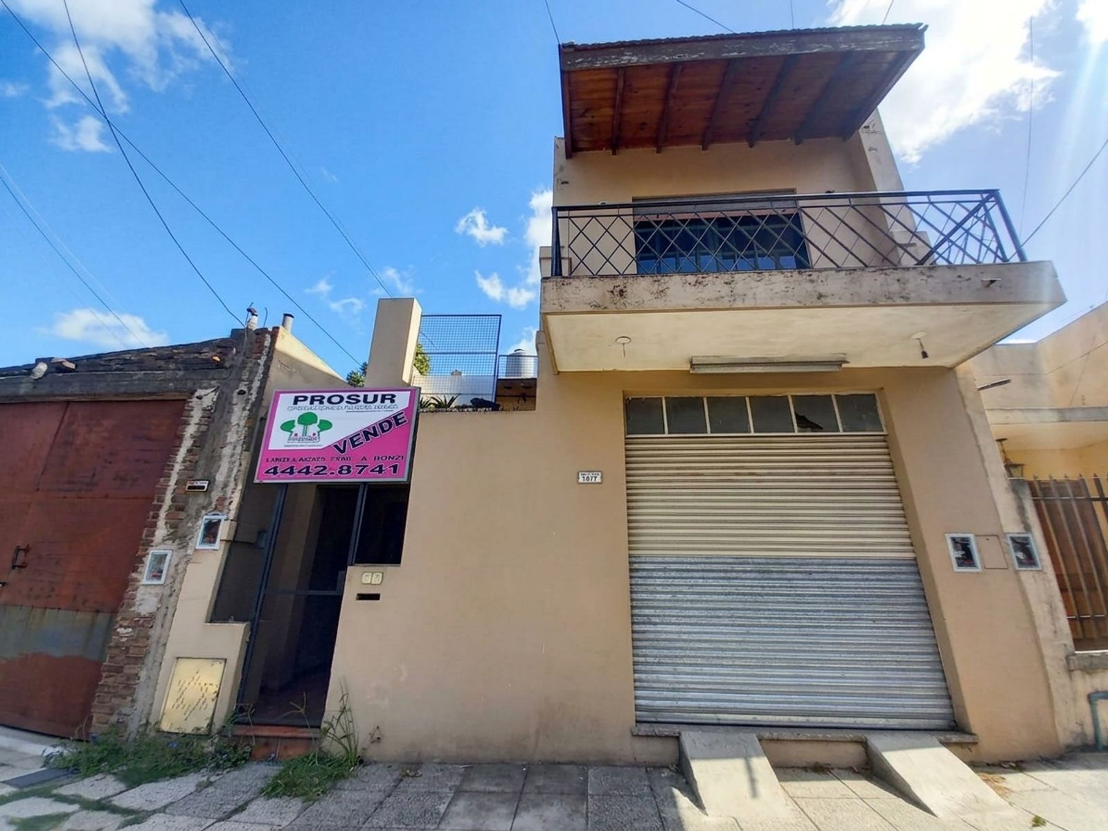 Amplia Casa Multifamiliar de Dos Departamentos en Pirán 1417, Aldo Bonzi