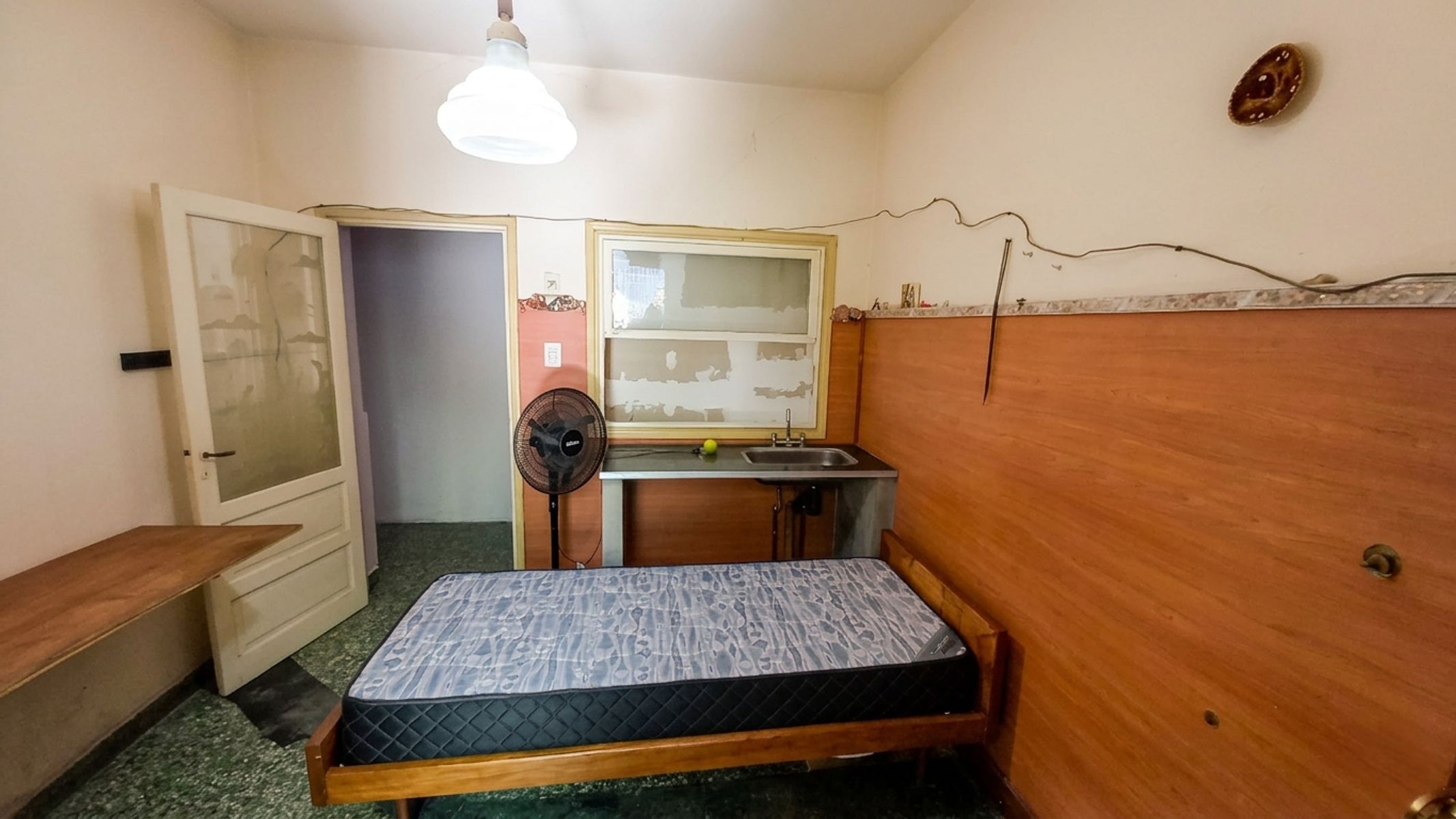 Completa Propiedad Multifamiliar con Casa Principal, Departamento Independiente y Gran Galpón en San Pedro 1632, La Tablada — foto 3