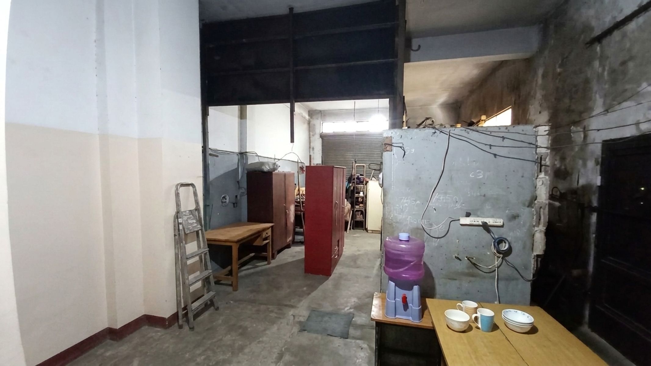 Completa Propiedad Multifamiliar con Casa Principal, Departamento Independiente y Gran Galpón en San Pedro 1632, La Tablada — foto 6