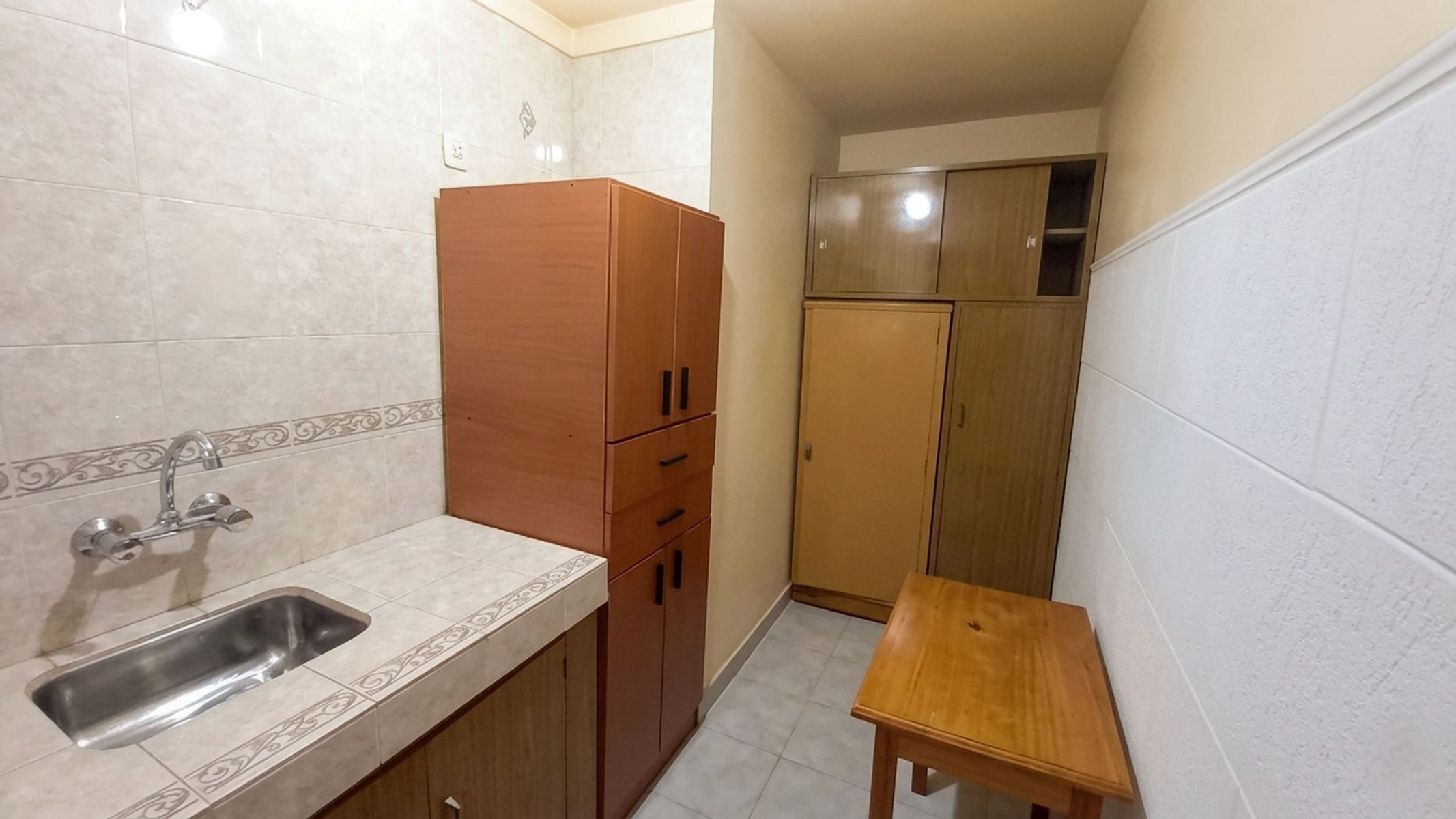Completa Propiedad Multifamiliar con Casa Principal, Departamento Independiente y Gran Galpón en San Pedro 1632, La Tablada — foto 8