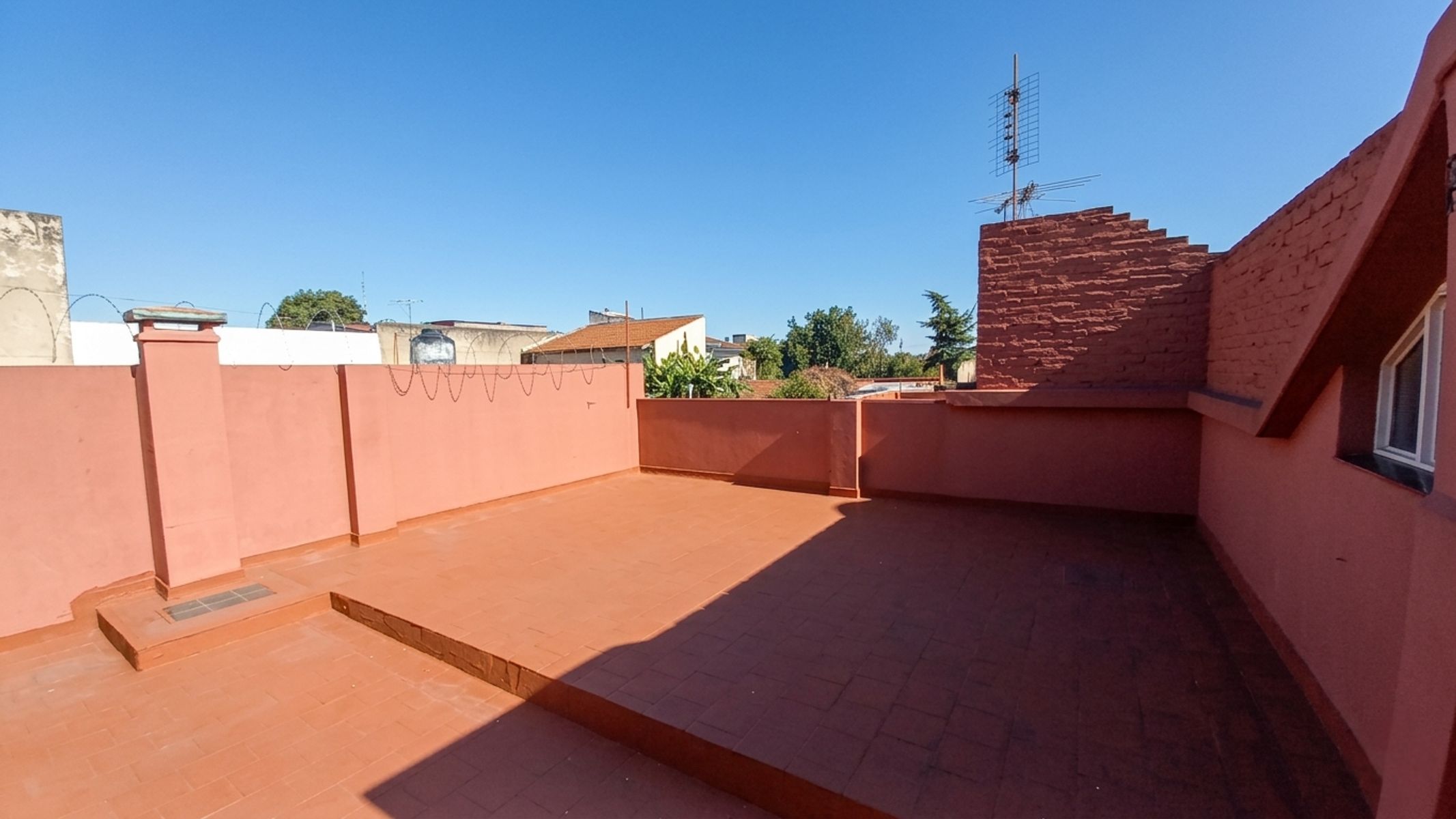 Completa Propiedad Multifamiliar con Casa Principal, Departamento Independiente y Gran Galpón en San Pedro 1632, La Tablada — foto 13