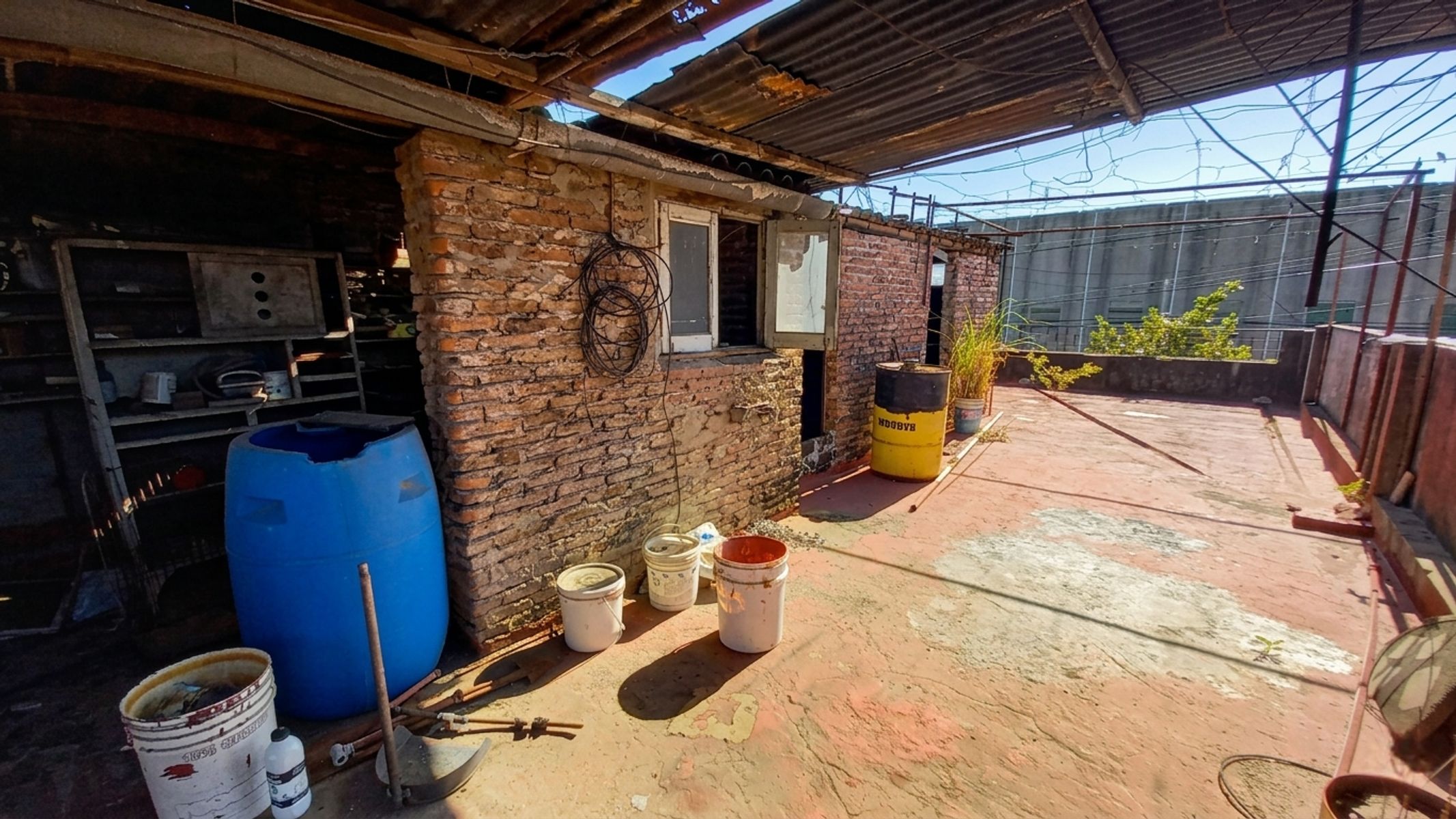 Completa Propiedad Multifamiliar con Casa Principal, Departamento Independiente y Gran Galpón en San Pedro 1632, La Tablada — foto 14
